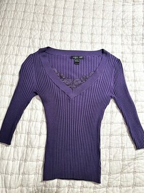 Purple Ribbed V-Neck Sweater with Lace Trim